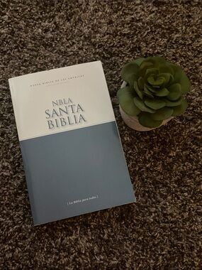 NEW NBLA Santa Biblia, Spanish Bible Soft Cover Copyright 2022